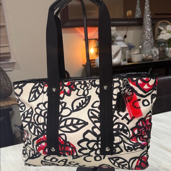 Vintage Poppy Coach Black and Red Floral Tote Bag- NWOT - Picture 1 of 7